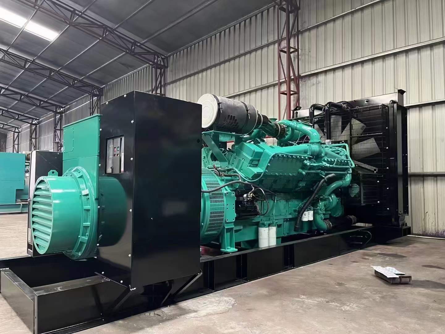 沁水如何降低 800kW 柴油发电机输出电流的波动？